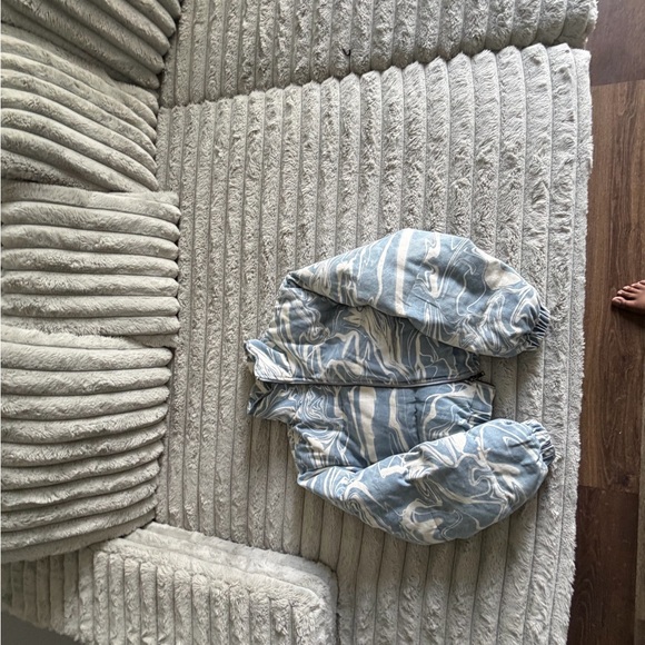 Blue and White Swirl Patterned Jacket - Picture 2 of 3